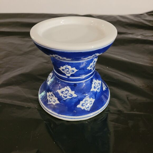 unbranded pedestal ceramic blue and white design unbranded candle holder - Picture 1 of 7